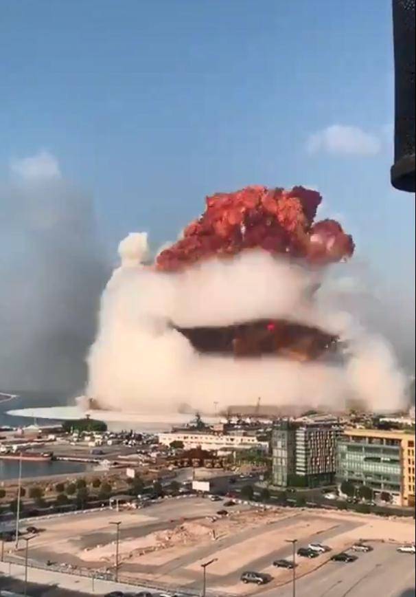 贝鲁特港口区爆炸现场