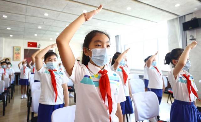 北京最后一拨小学生返校！这所新发地旁边的小学举办开学典礼