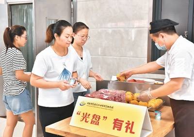 餐饮浪费触目惊心 厉行节约刻不容缓