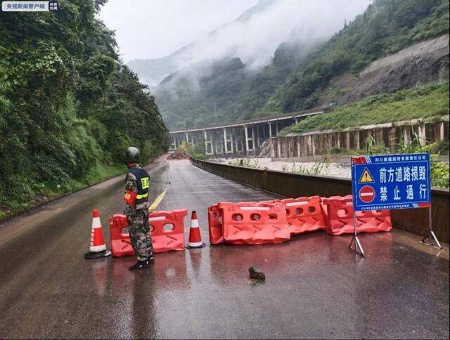 四川省国道318线雅安天全段全线畅通