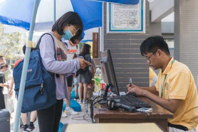 今天，东南大学7000余名研究生新生报到！