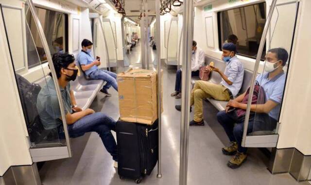 印度新德里地铁恢复运营。图片来源：新华社