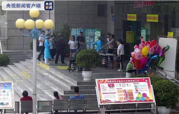 拒不配合疫情防控脚踹护士 四川一就诊患者家属被行拘15日