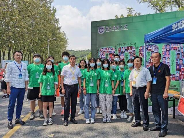 直击迎新现场  各院厂牌花式迎新！快来看看你的学院！