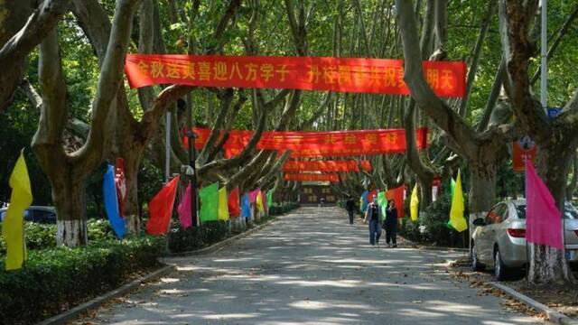 直击迎新现场  各院厂牌花式迎新！快来看看你的学院！