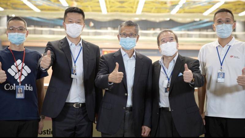 △陈茂波日前到访设于香港中山纪念公园体育馆的火眼实验室，向中心内的工作人员表示感谢。