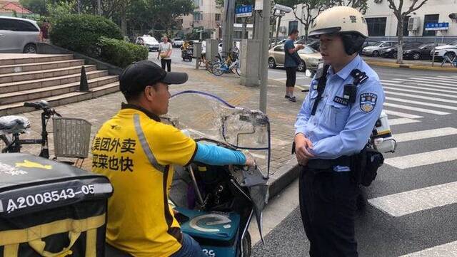 上海今年已查处快递、外卖骑手交通违法4.3万起！这些执法措施能起效吗