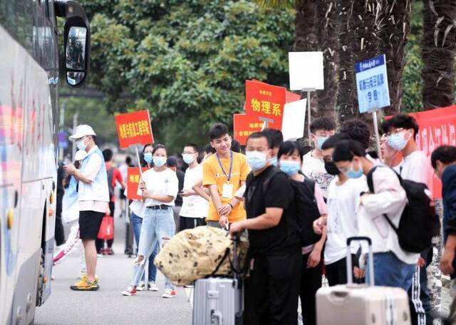 2020级新同学，地大欢迎你！