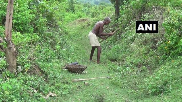 印度男子花30年挖3公里长水渠，从山上引水到村里