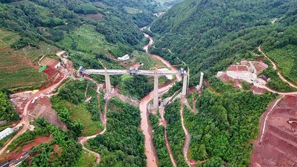 那苏河大桥连通大尖山隧道和太达村隧道