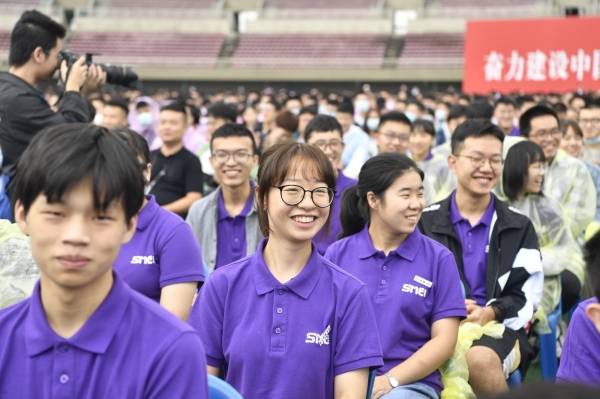 本科新生超八成是男生 这所名校校长为同学恋爱支招