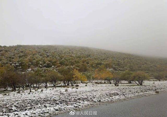 内蒙古赤峰迎今年入秋以来首场雨加雪天气