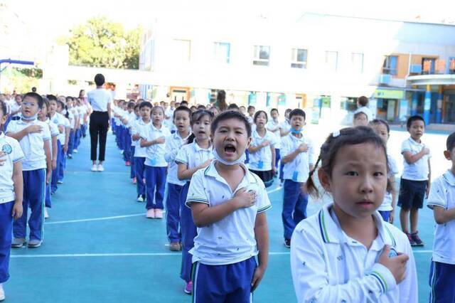 帮助学生回归校园生活，玉泉小学开设全学科“引桥课程”