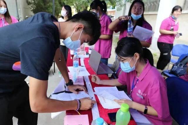 一次约定，又一次“遇见” 济南大学喜迎新同学