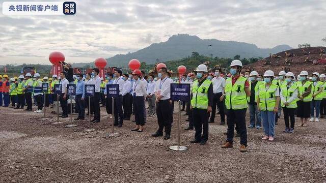 全国在建最大高铁枢纽 重庆东站铁路综合交通枢纽骨架道路开工