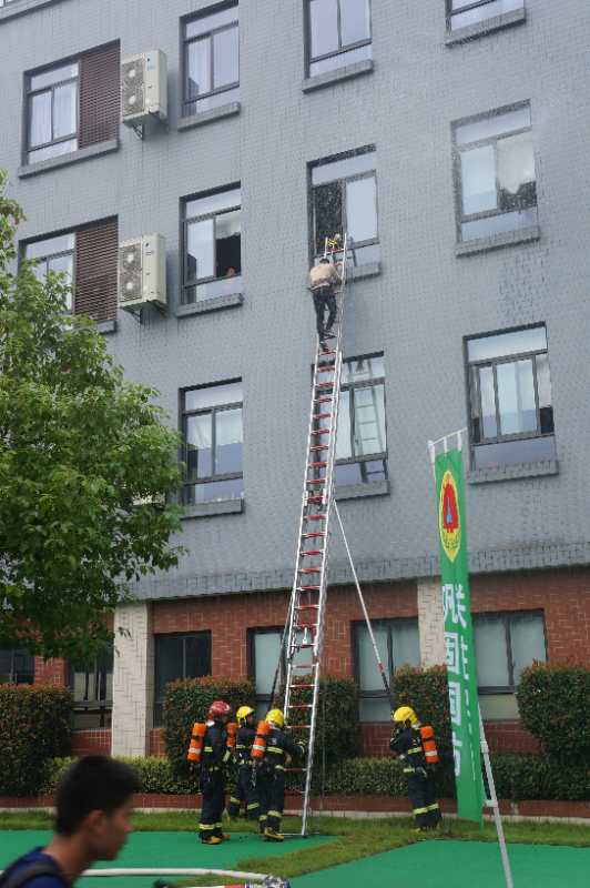 上海1400多台防空警报器今天上午同时鸣响……