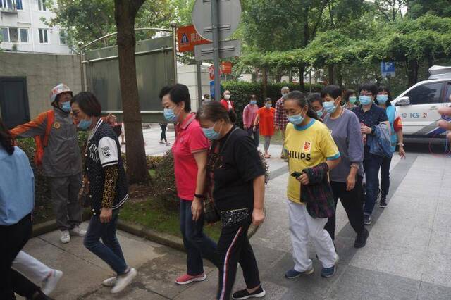 上海1400多台防空警报器今天上午同时鸣响……