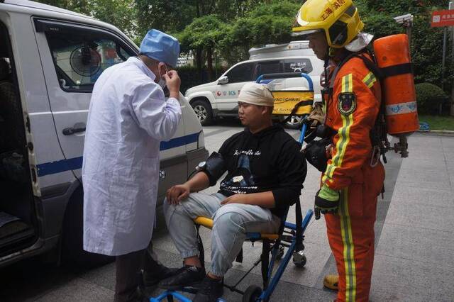 上海1400多台防空警报器今天上午同时鸣响……