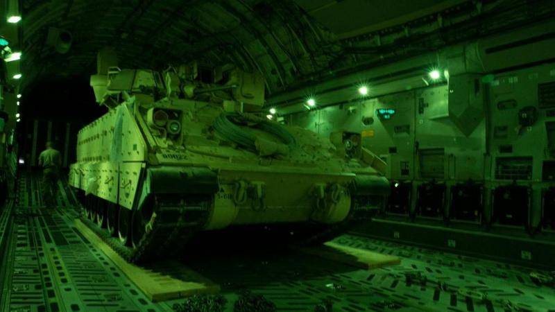 打击极端组织国际联盟在叙利亚东北部部署M2布雷德利步兵战车