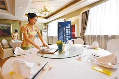 北京发布光盘行动指引餐厅将设“光盘”劝导员