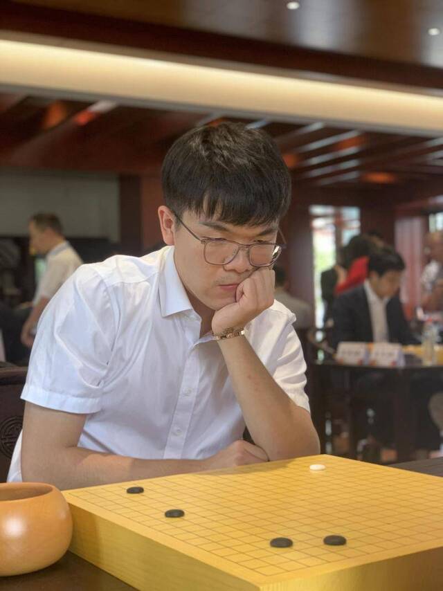 电视围棋快棋赛，柯洁等5位世界冠军晋级8强