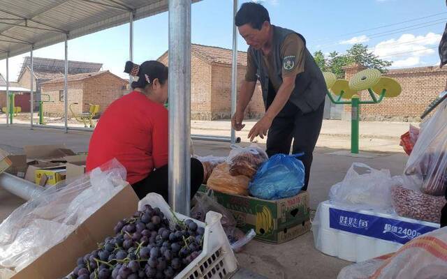 把菜直接卖到北京社区 这位扶贫书记帮村民完成“不可能的任务”
