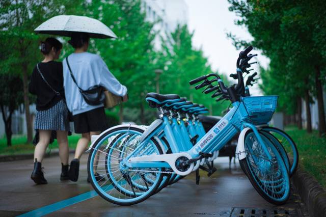 每一帧都是壁纸！雨中浙师竟美成这样…你那儿也下雨了吗？