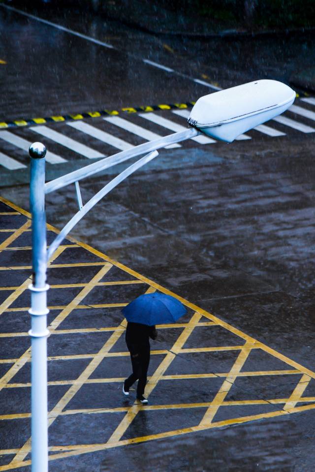 每一帧都是壁纸！雨中浙师竟美成这样…你那儿也下雨了吗？