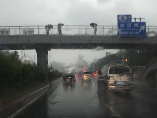 雨一直下 北京最低气温16℃ 请添衣保暖出行注意安全