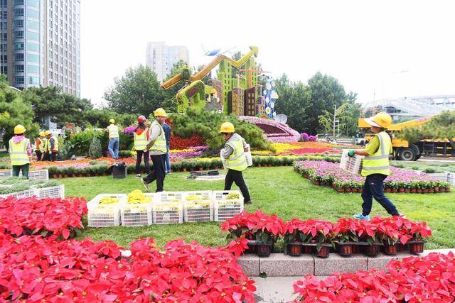 北京迎国庆 长安街主题花坛摆上啦