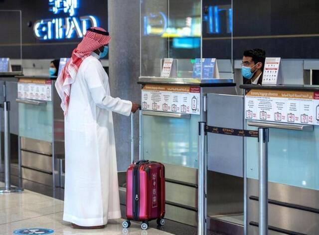 阿联酋恢复签发入境签证 工作许可证签发仍暂停