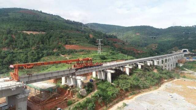 重大突破！中国铁路第一长隧高黎贡山隧道16个掘进通道全部打通