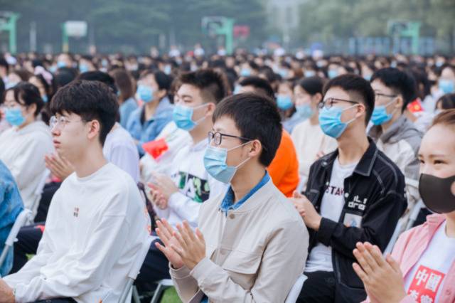 开学典礼  今天起成为一名湖工大人！