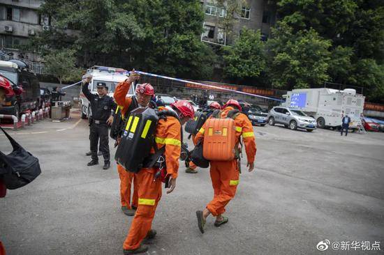 16人遇难的事故发生后，重庆市委书记、市长第一时间赶到现场