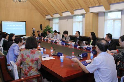 第三届中国国际关系女学人论坛暨妇女·和平·安全高端学术研讨会在我校举行