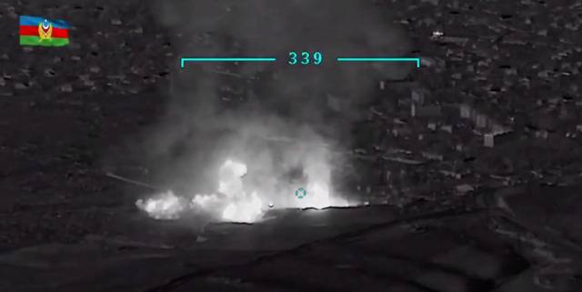 阿塞拜疆公布的，击毁亚军防空阵地（上），亚军遗弃机械化装备（中），击毁亚军弹药库（下）的视频