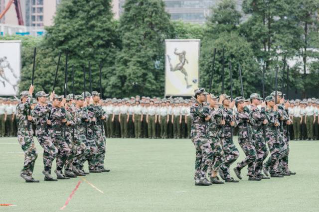 报告！重庆大学2020级新生集结完毕，请检阅！