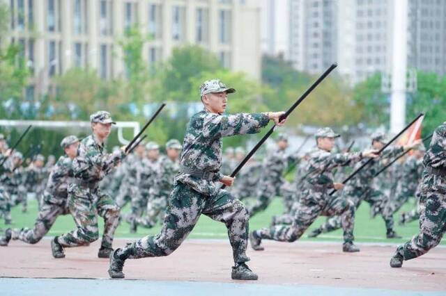 报告！重庆大学2020级新生集结完毕，请检阅！