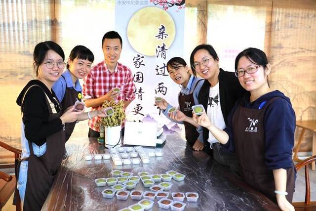 镜头｜喜迎祖国华诞 欢庆团圆佳节
  
  镜头｜喜迎祖国华诞 欢庆团圆佳节