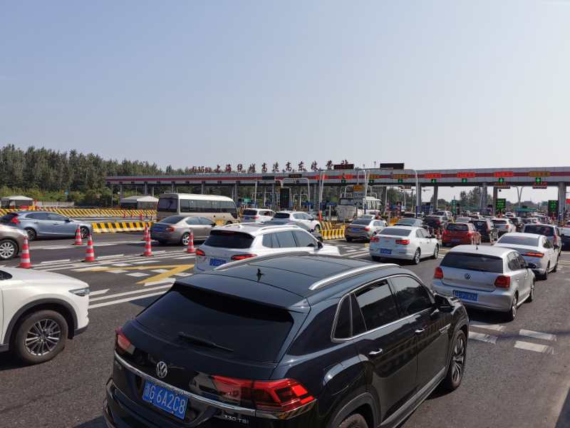 国庆首日上海迎出城车流高峰，G40长江隧桥排队超8公里，这些高速也堵了
