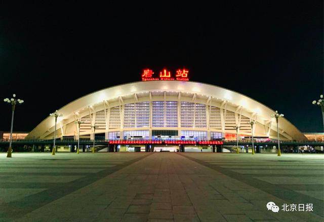 “这是迟到的春运！”十一假期多地车站出现同一幕，看哭网友