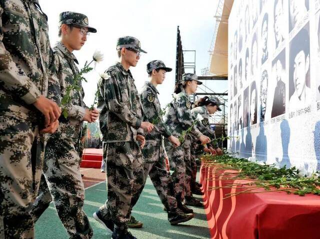 鲜花献英雄  东南大学举行2020年“烈士纪念日”主题教育活动