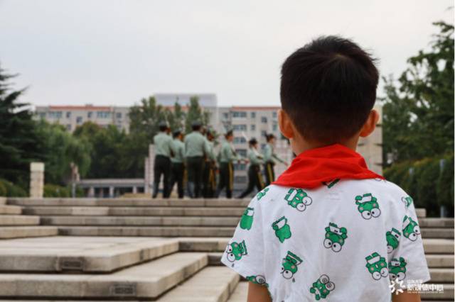 双节合一，家国梦圆！在山大，有这样一群人守护着国旗......