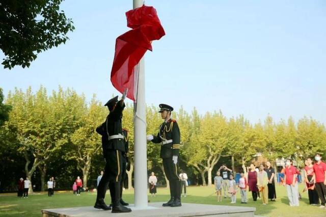 双节同至，满满仪式感！华东师大带你这样过节！