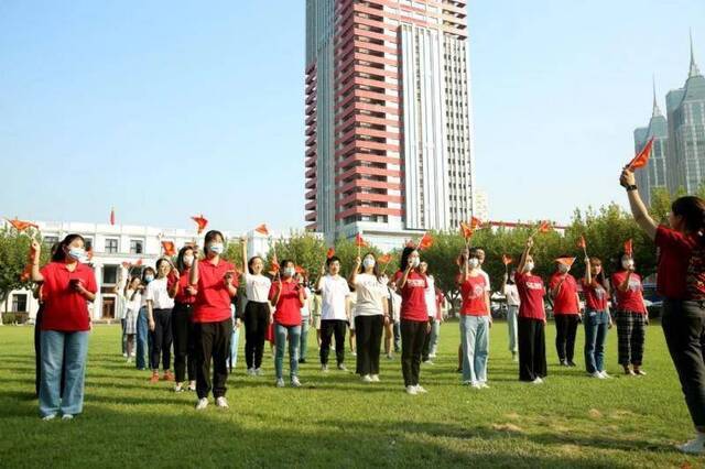 双节同至，满满仪式感！华东师大带你这样过节！