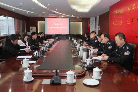 图：三门峡市公安局向媒体通报马长江案办理情况。