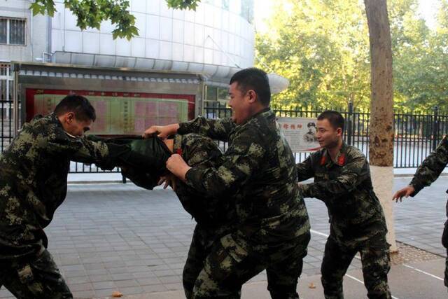 当中秋遇上国庆 在部队过节的别样味道