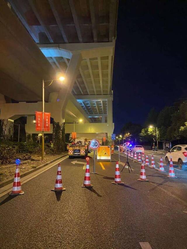 第三届进博会配套路桥项目北翟路（外环线-中环线）地面道路已全面建成并通车。上海市交通委供图