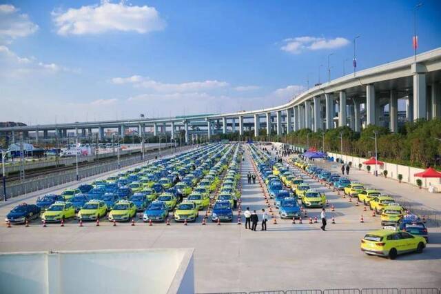 上海共配备纯电动出租车近2500辆，组建新能源出租车进博会专属保障车队。