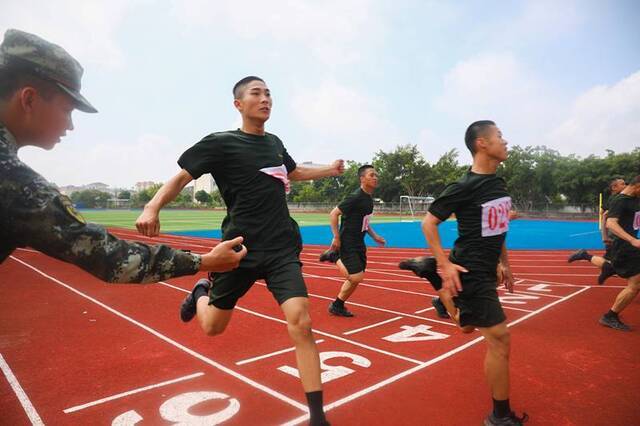 这是一场新兵专属的双节军人运动会